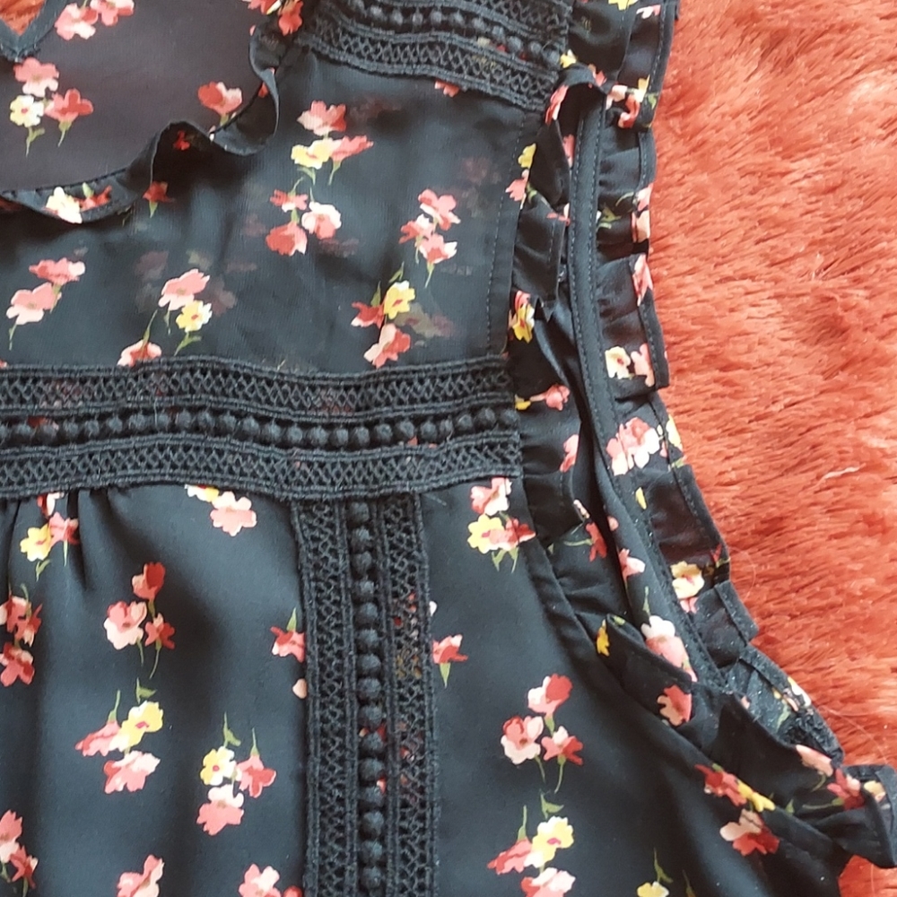 a.n.a. Sleeveless Floral Blouse - Picture 5 of 11